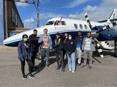 SEMS students with the Jetstream 31 aircraft