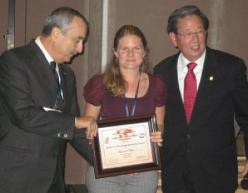 Dr Chavaunne Thorpe being presented with her certificate and cheque by Professor Giuliano Cerulli (L) and Professor Savio L-Y Woo (R). 